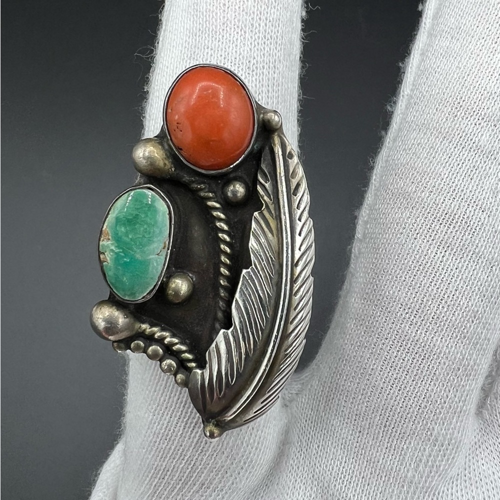 Vintage NAVAJO Silver Feather Ring with Coral and Turquoise. Size 5. - Picture 4 of 7